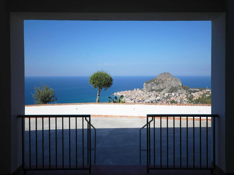Skyview Cefalu image
