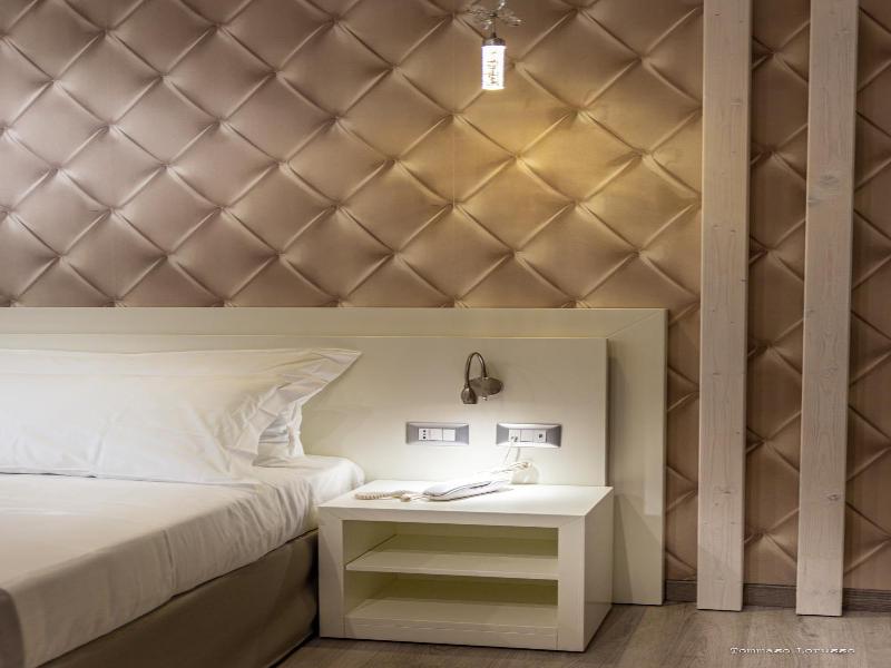 Holygold Suite image