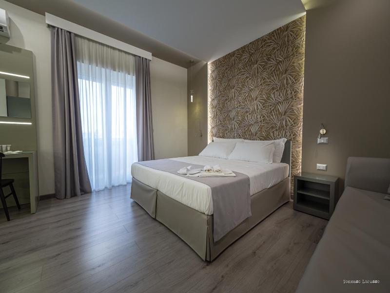 Holygold Suite image