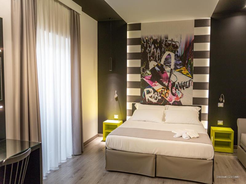 Holygold Suite image