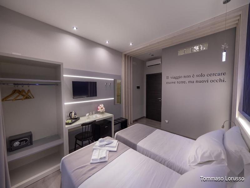 Holygold Suite image