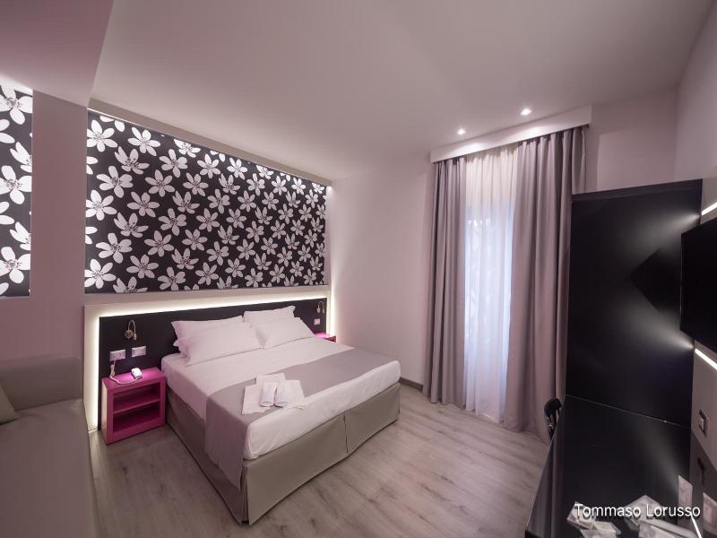 Holygold Suite image