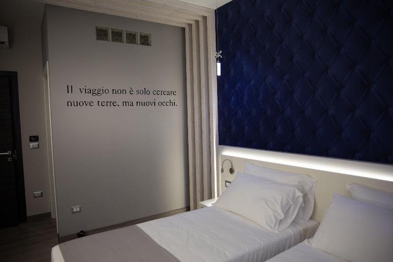 Holygold Suite image