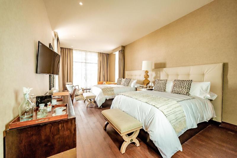 Hotel Tres Raices image