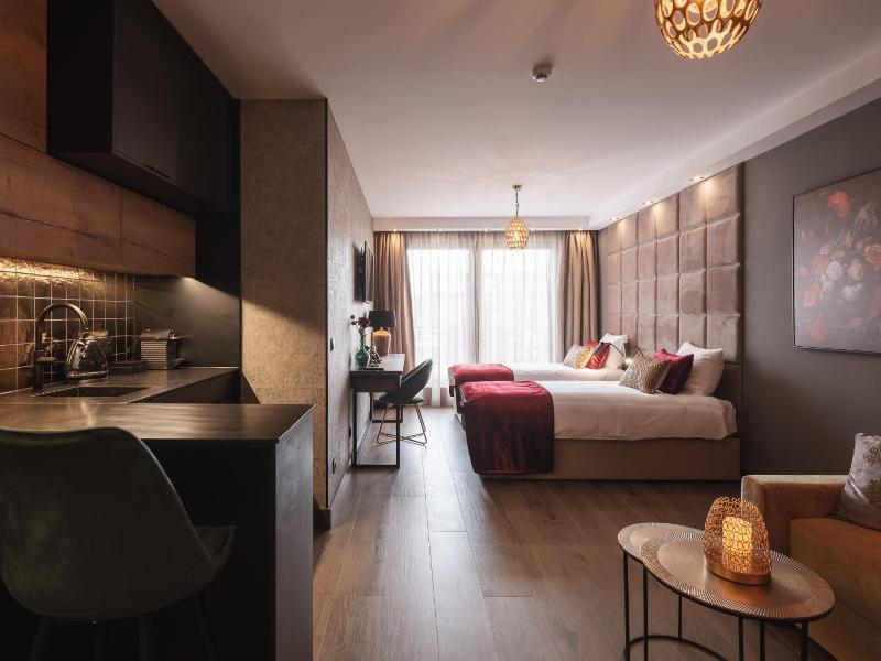 Art Suites Hotel image