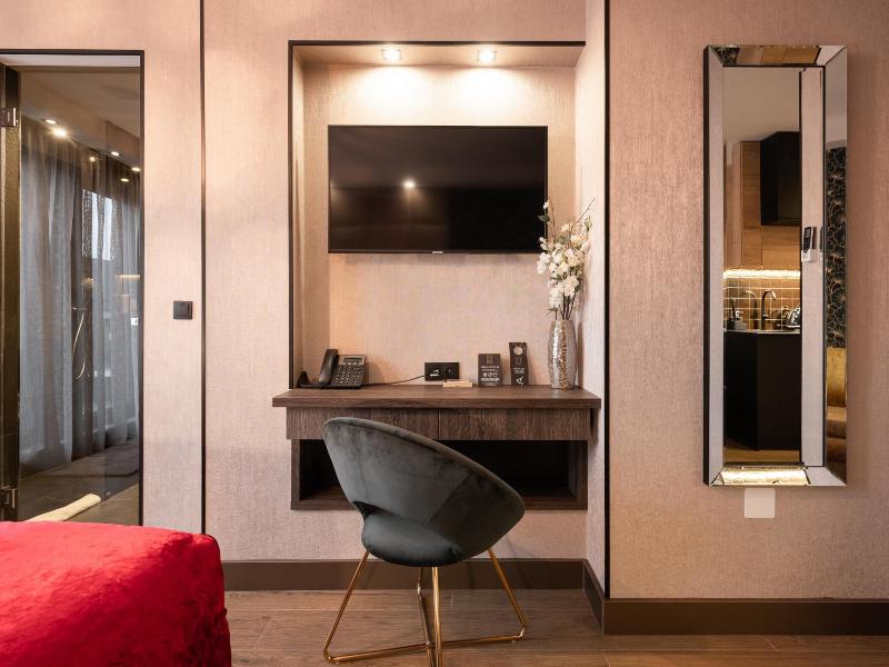Art Suites Hotel image