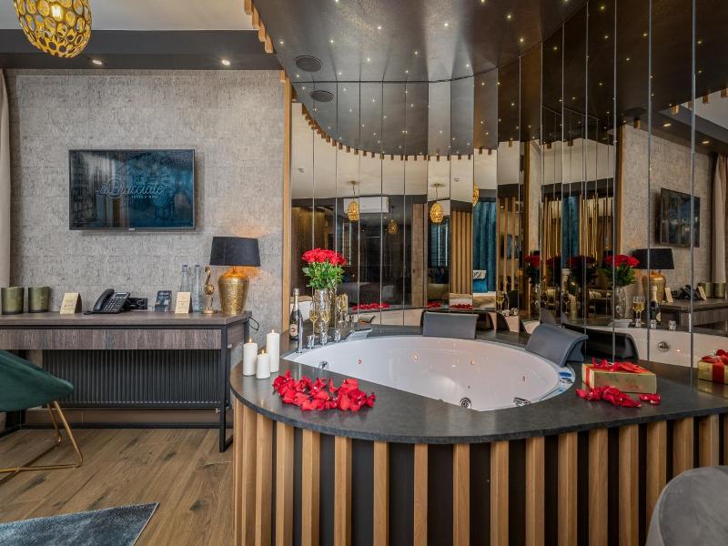 Art Suites Hotel image