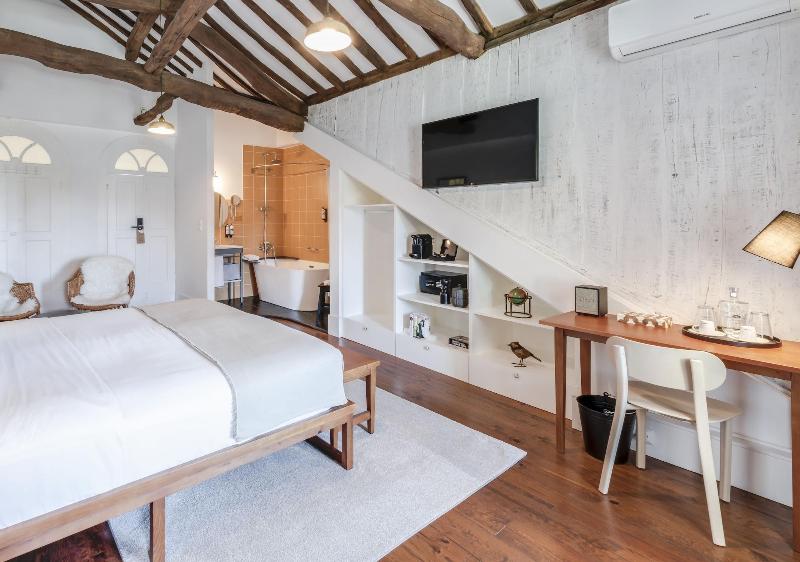 Oporto Collection Rosario- Luxury Suites image