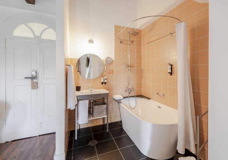Oporto Collection Rosario- Luxury Suites image