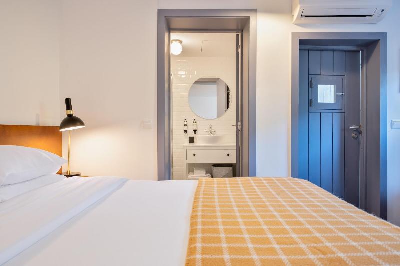 Oporto Collection Rosario- Luxury Suites image