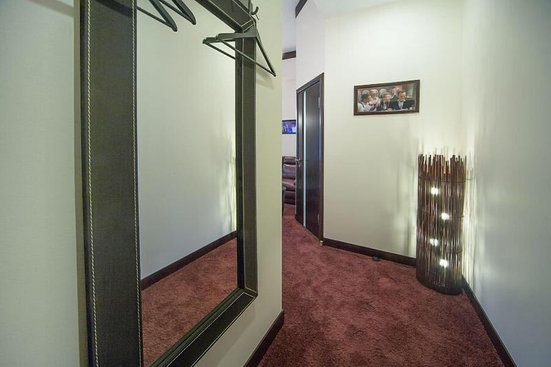 4 Rooms Hotel — photo 2