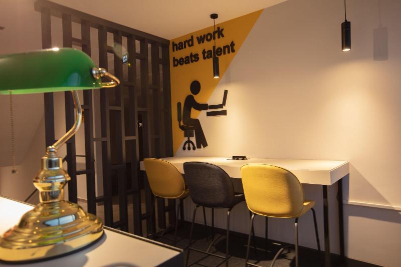Valent Otel Business image