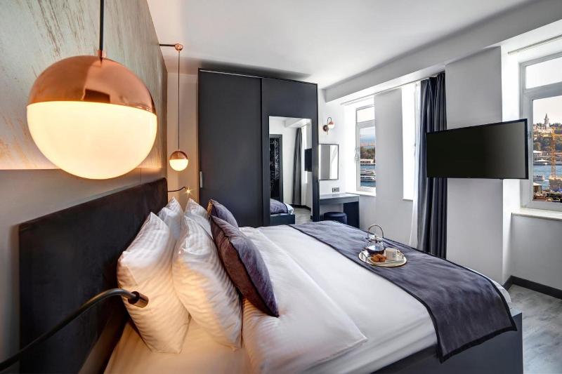 Seya Suites Hotel image