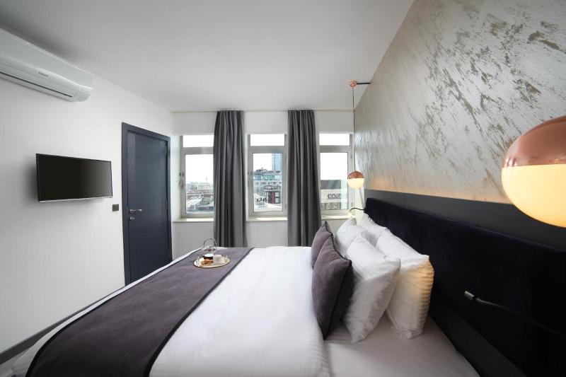 Seya Suites Hotel image