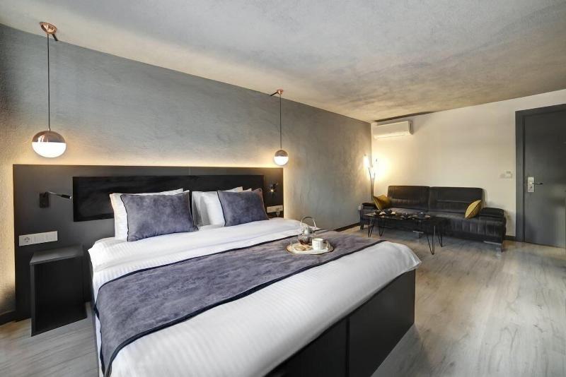 Seya Suites Hotel image
