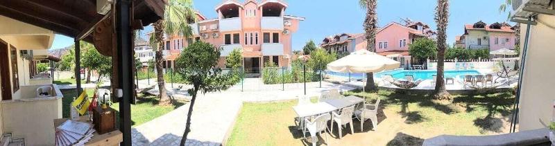 Erasmus Apart Hotel — exterior view