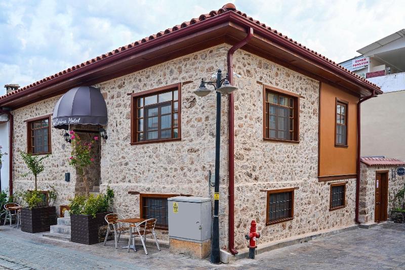 La Casa Carina image
