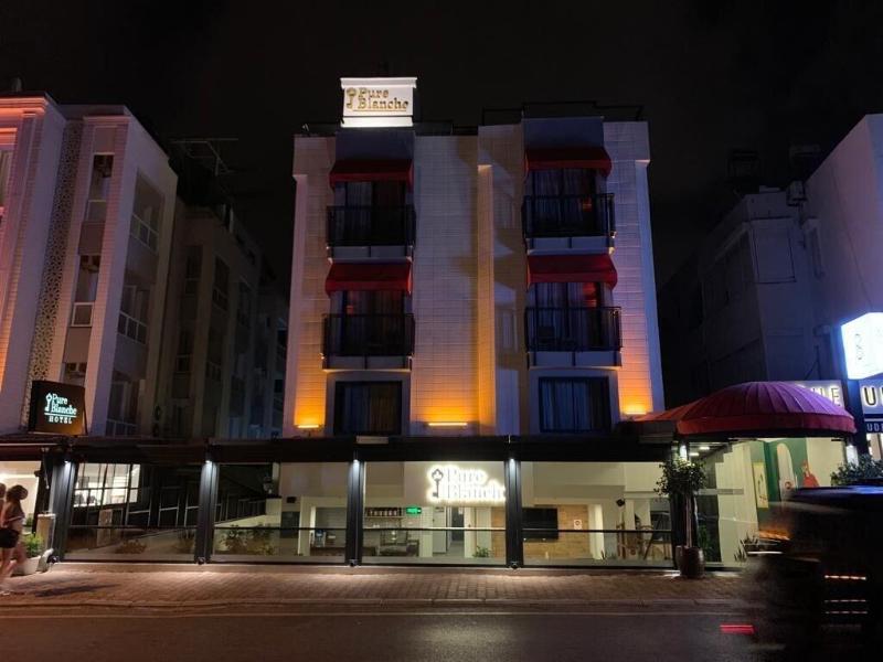 Pure Blanche Hotel image