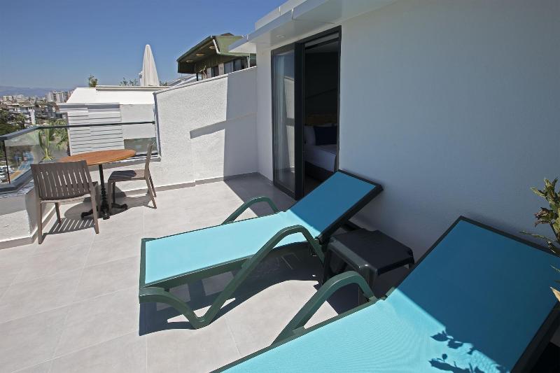 Pure Blanche Hotel image