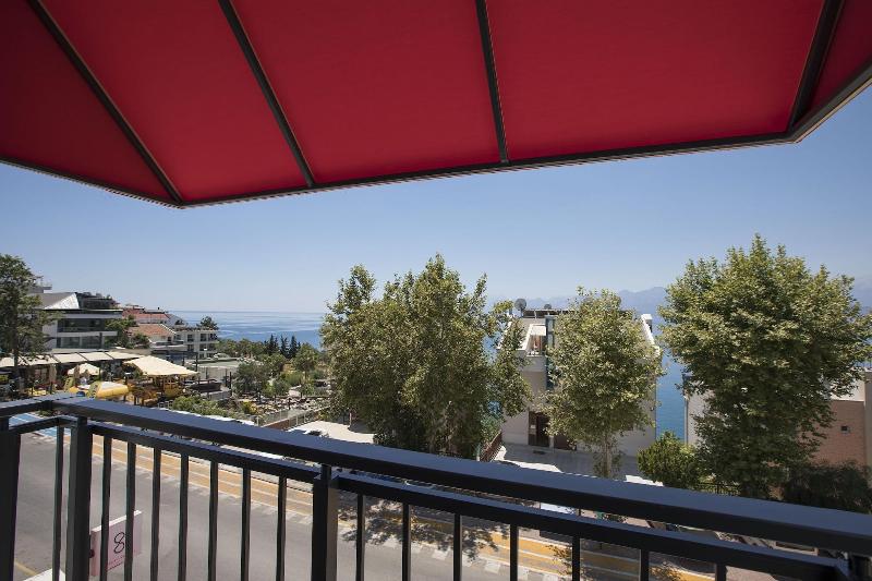 Pure Blanche Hotel image