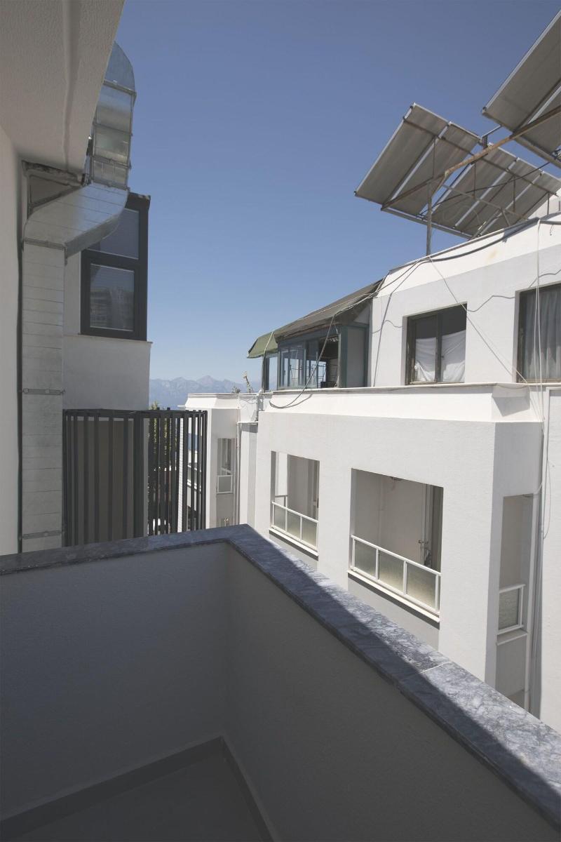 Pure Blanche Hotel image