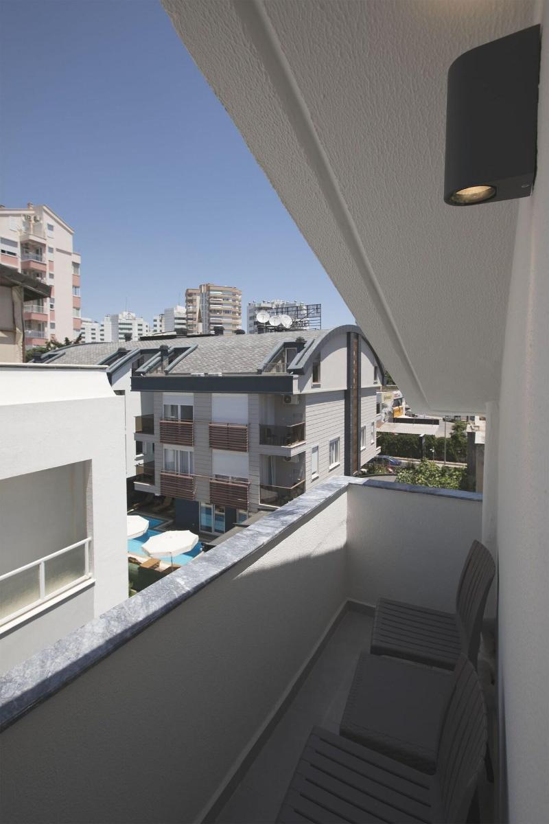 Pure Blanche Hotel image