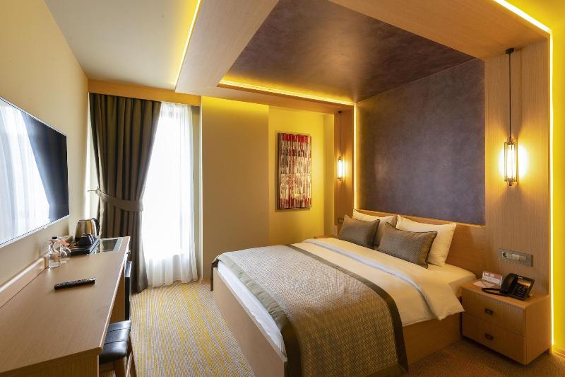 Avec Hotel image