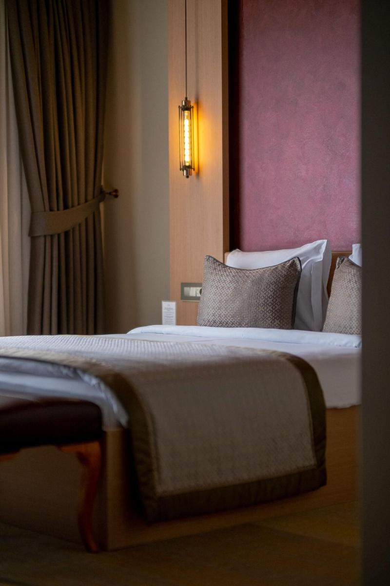 Avec Hotel image
