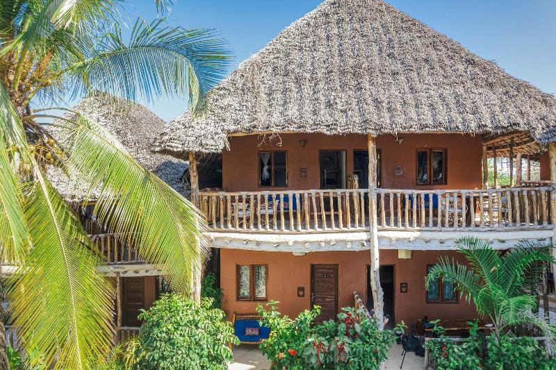Shanuo Beach Bungalows image