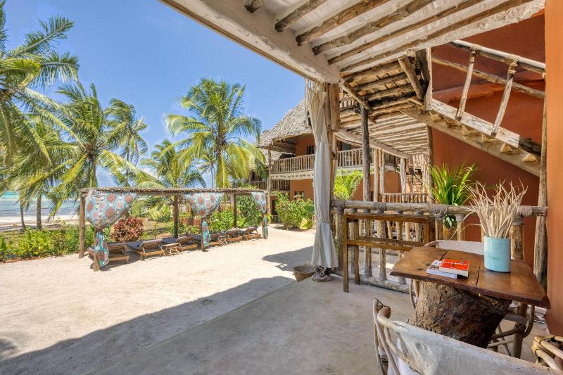 Shanuo Beach Bungalows image