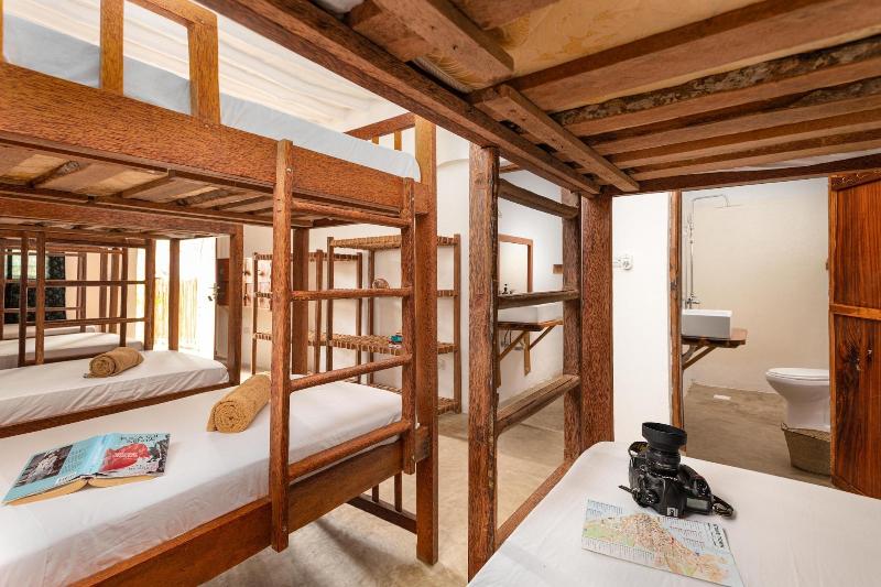 Shanuo Beach Bungalows image
