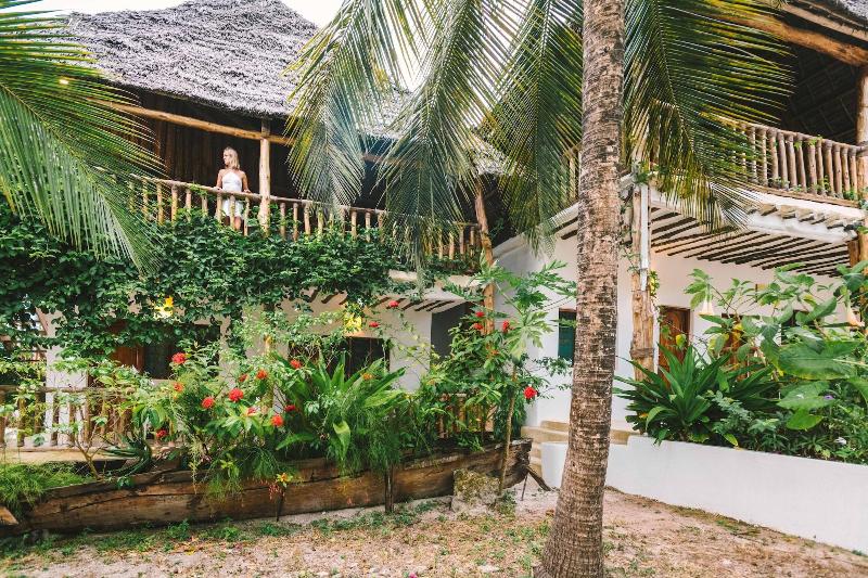 Shanuo Beach Bungalows image