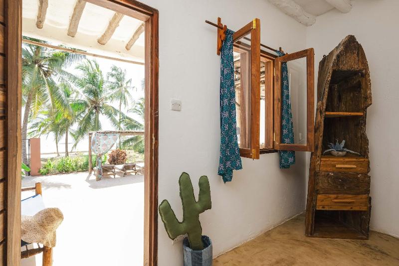 Shanuo Beach Bungalows image