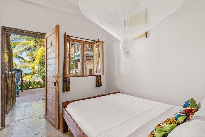 Shanuo Beach Bungalows image