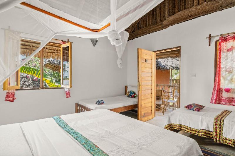 Shanuo Beach Bungalows image