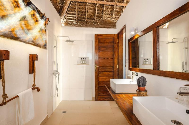 Shanuo Beach Bungalows image