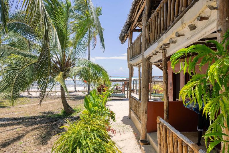 Shanuo Beach Bungalows image