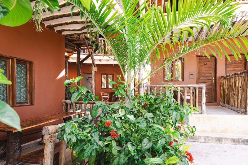 Shanuo Beach Bungalows image