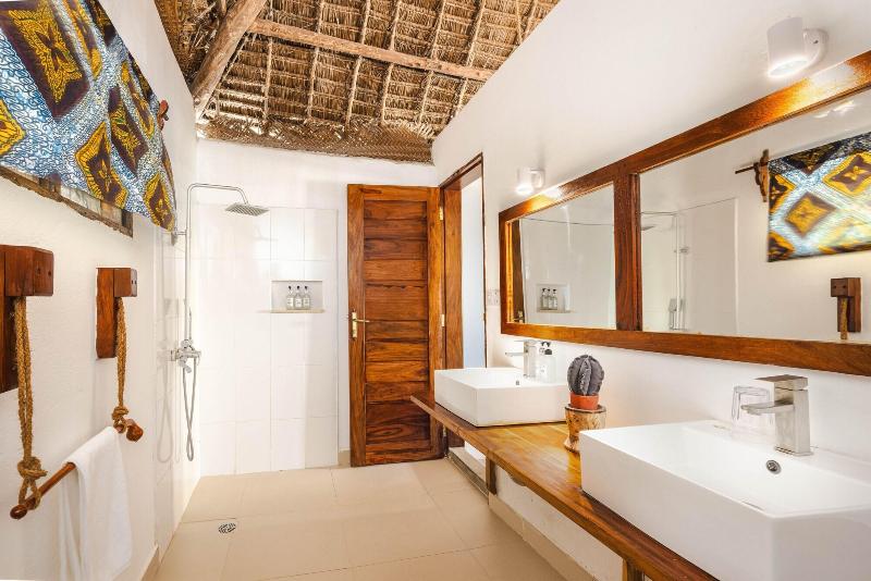 Shanuo Beach Bungalows image
