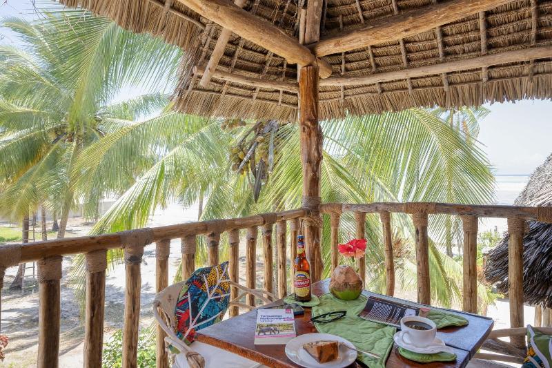 Shanuo Beach Bungalows image
