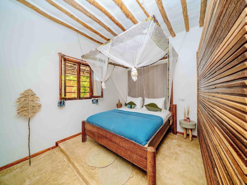 Shanuo Beach Bungalows image