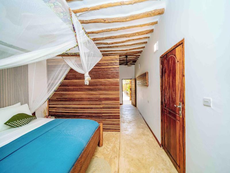 Shanuo Beach Bungalows image