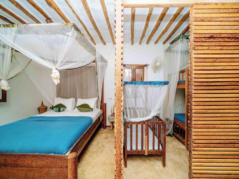 Shanuo Beach Bungalows image