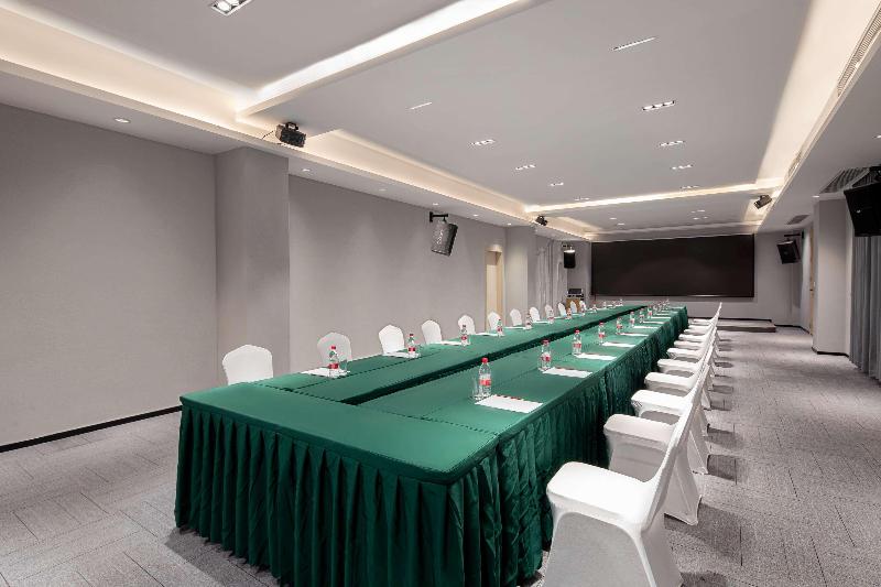 Microtel By Wyndham Heyuan image