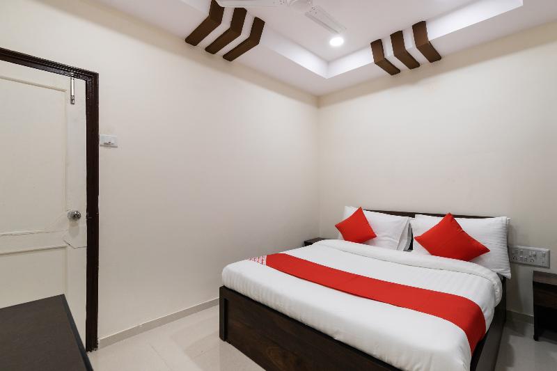 OYO Flagship 41641 Poonam Palace image