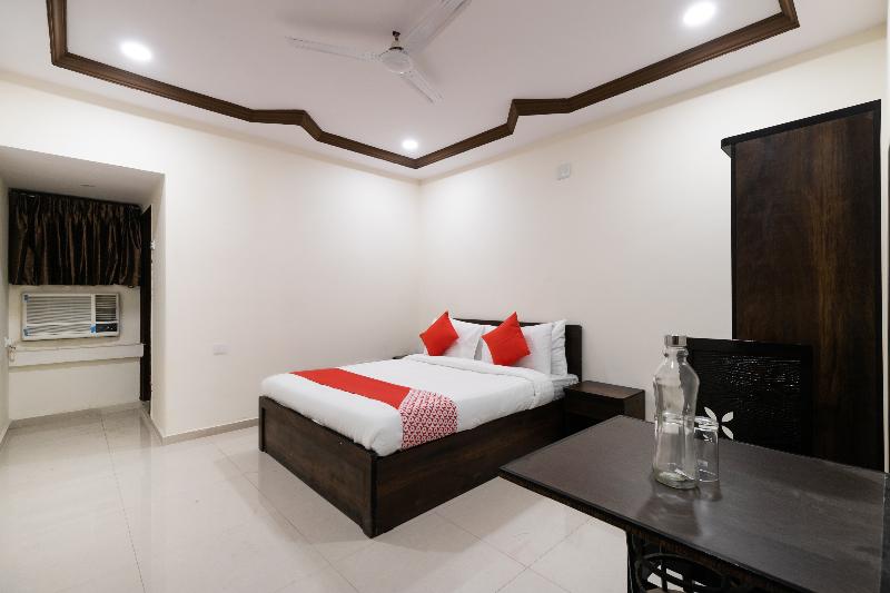 OYO Flagship 41641 Poonam Palace image