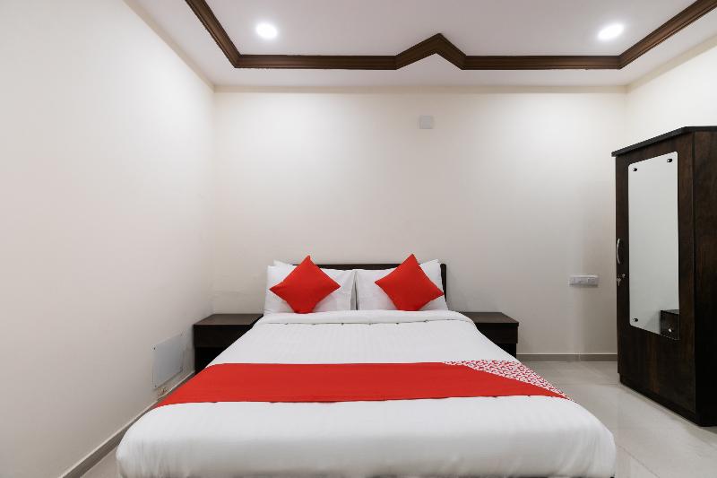 OYO Flagship 41641 Poonam Palace image