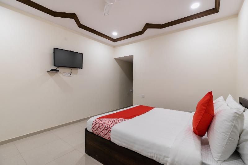 OYO Flagship 41641 Poonam Palace image