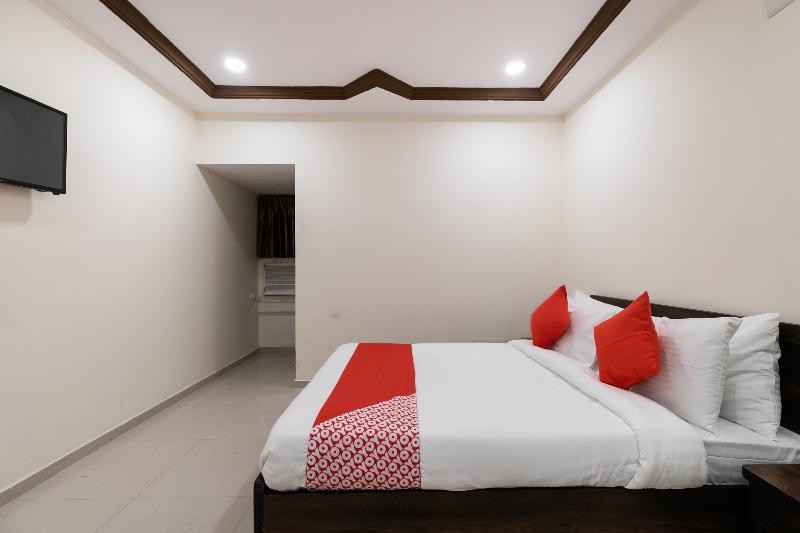 OYO Flagship 41641 Poonam Palace image