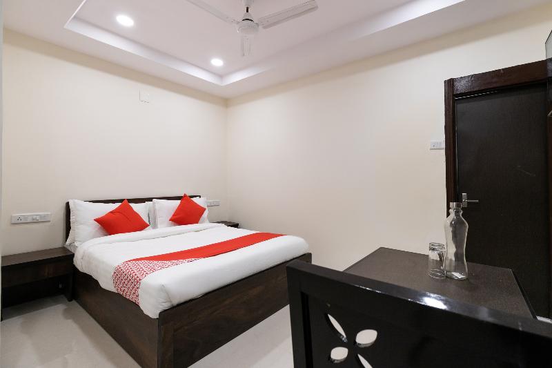 OYO Flagship 41641 Poonam Palace image